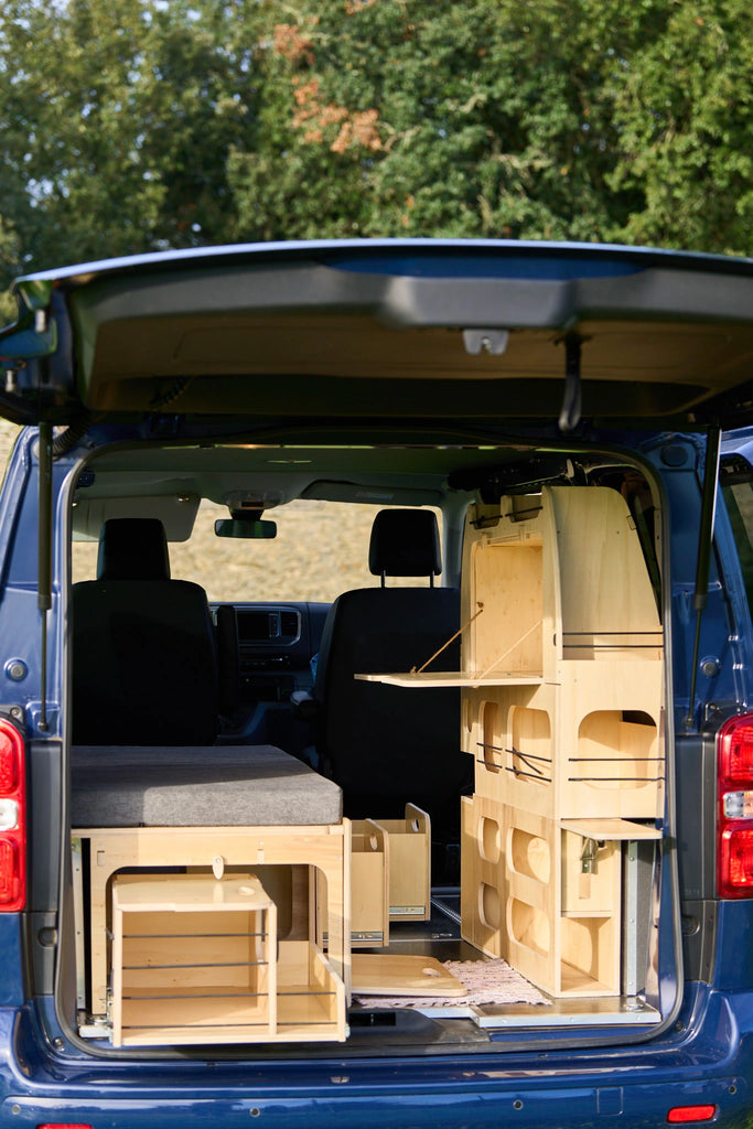 Camper Schrank mit Tisch – Bausatz mit 215 L Stauraum